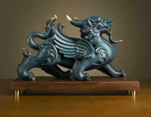 Tỳ Hưu Thiên Lộc có hình dáng oai vệ, đầu rồng, thân hổ, hai sừng trên đầu